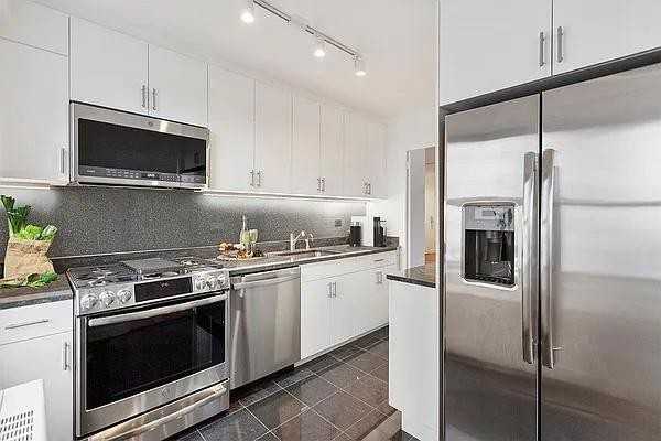 Broadway #12G - Photo 5 of 11