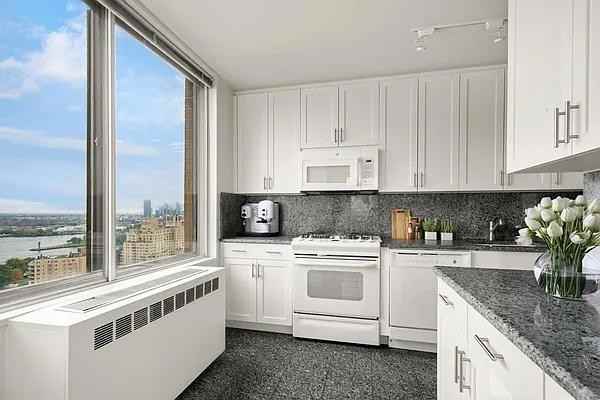 York Ave #12H - Photo 3 of 8