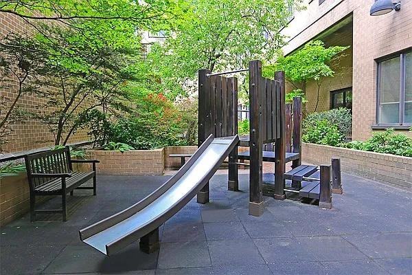 York Ave #32D - Photo 5 of 7