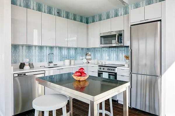 W 113th St #929 - Photo 3 of 20