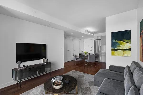 W 113th St #1402 - Photo 3 of 20