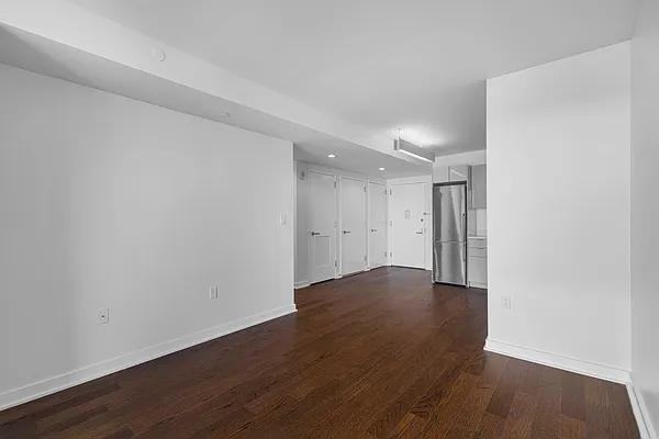 W 113th St #1402 - Photo 4 of 20