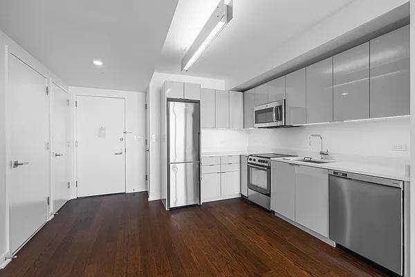 W 113th St #1402 - Photo 5 of 20