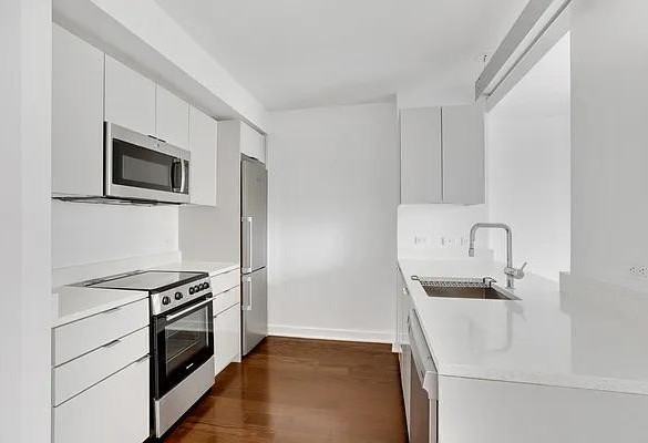 W 113th St #1505 - Photo 6 of 20