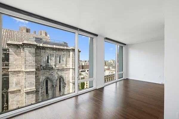 W 113th St #1621 - Photo 3 of 20