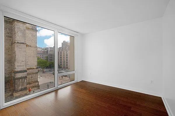 W 113th St #326 - Photo 5 of 20