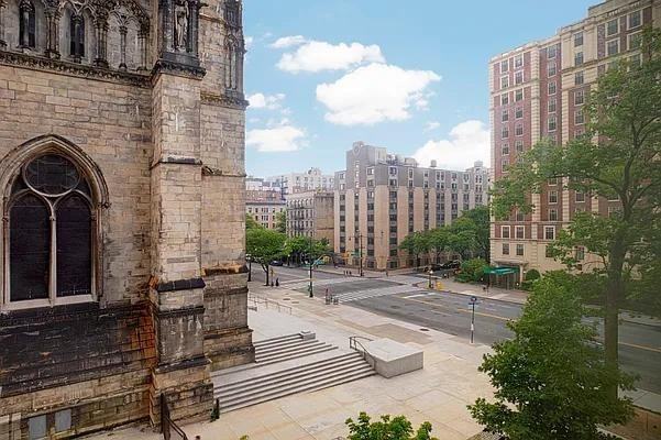 W 113th St #326 - Photo 7 of 20