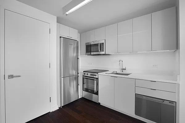 W 113th St #1604 - Photo 7 of 20