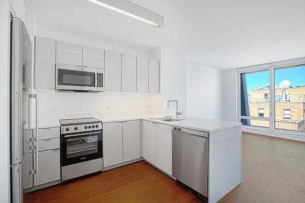 W 113th St #1502 - Photo 2 of 20