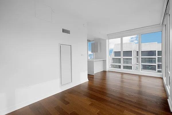 W 113th St #1610 - Photo 4 of 20