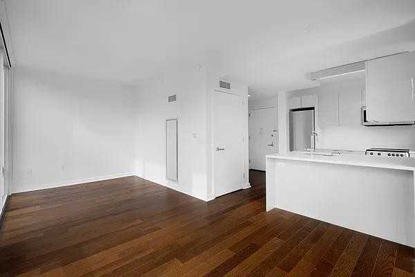 W 113th St #1610 - Photo 6 of 20