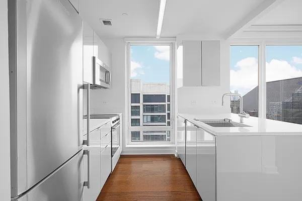 W 113th St #1610 - Photo 7 of 20