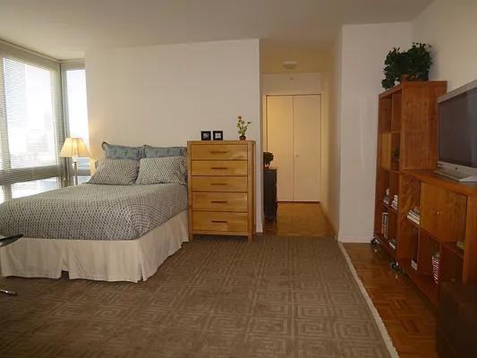 Lexington Ave #10Q - Photo 4 of 20