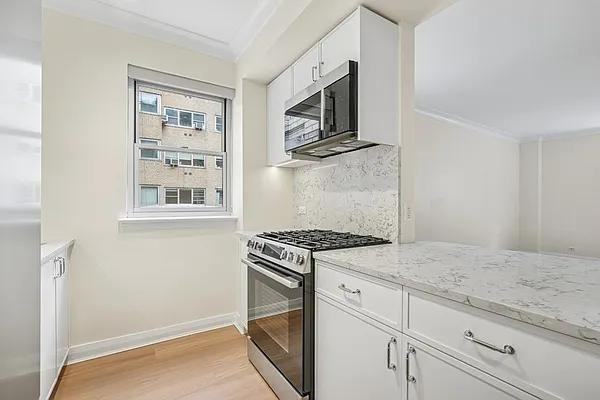 E End Ave #08-9G - Photo 4 of 17