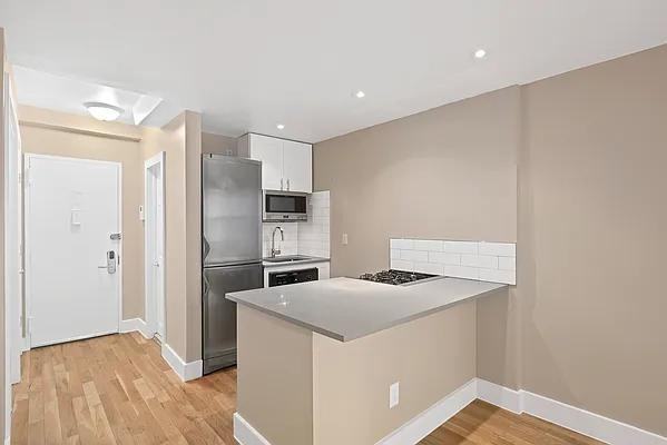 E 85th St #LF - Photo 6 of 20