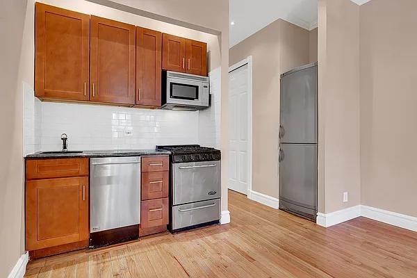 E 85th St #3B - Photo 5 of 20