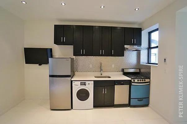 W 108th St #31 - Photo 5 of 13