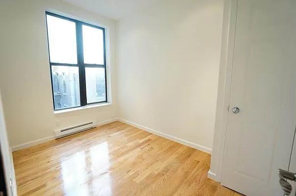 W 108th St #5 - Photo 2 of 6