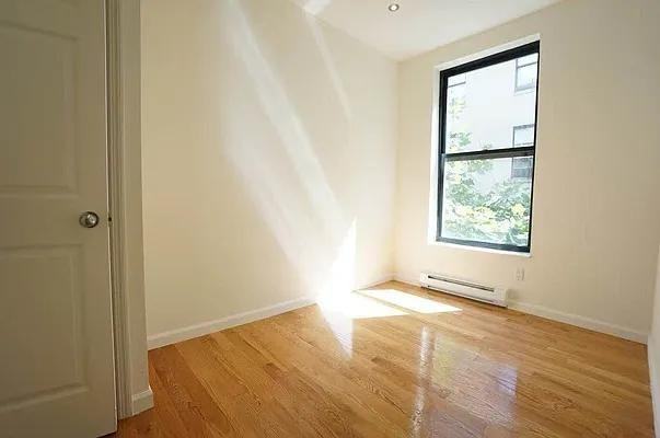 W 108th St #5 - Photo 3 of 6