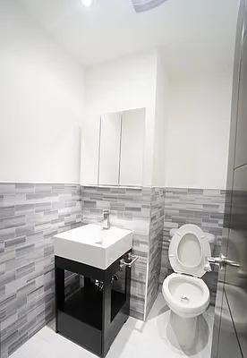 W 108th St #5 - Photo 6 of 6