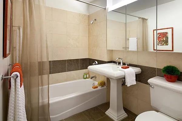 E 86th St #018E - Photo 3 of 5