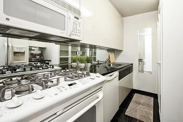 E 72nd St #22J - Photo 4 of 16