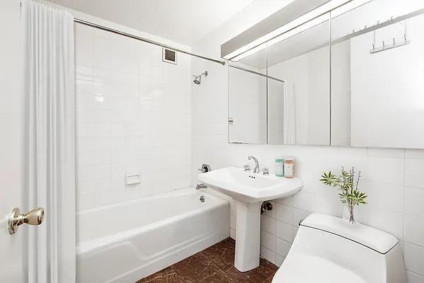 E 72nd St #22J - Photo 6 of 16