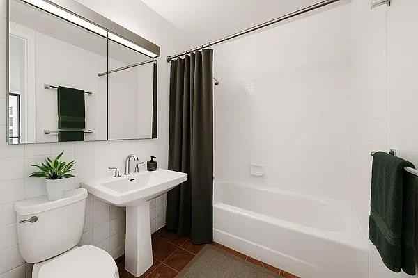 E 72nd St #9G - Photo 4 of 16