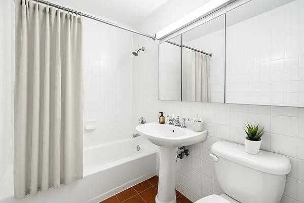 E 72nd St #16B - Photo 5 of 16