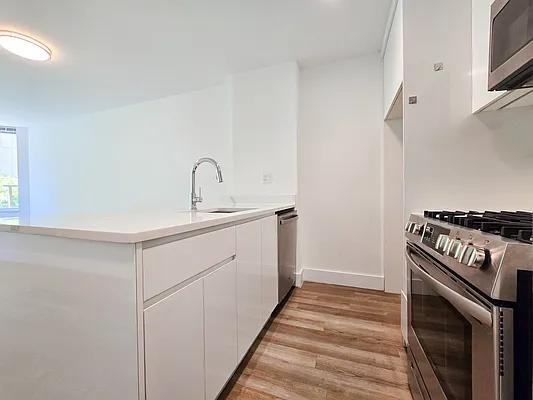 York Ave #E4 - Photo 4 of 20