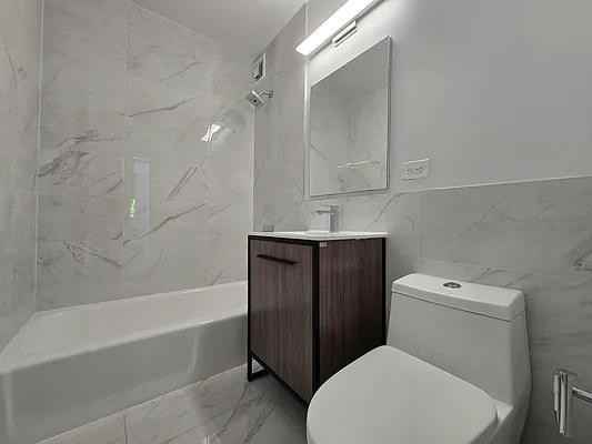 York Ave #E4 - Photo 5 of 20