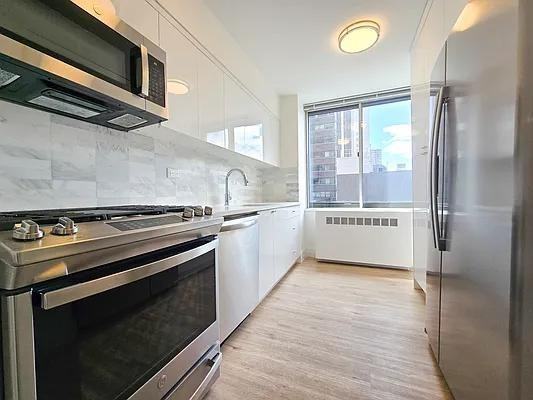 York Ave #5G - Photo 3 of 20