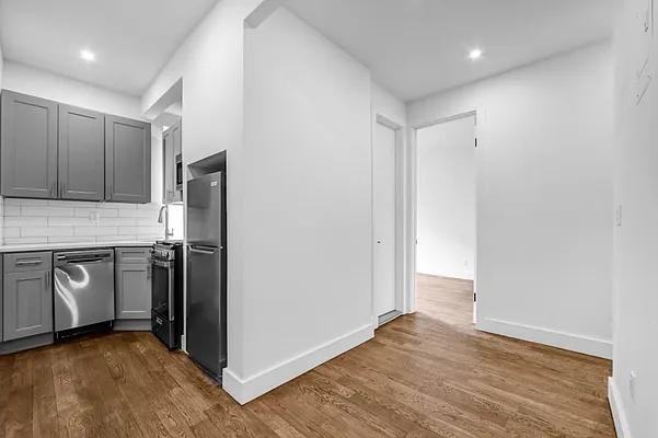 Tiemann Pl #2C - Photo 2 of 8