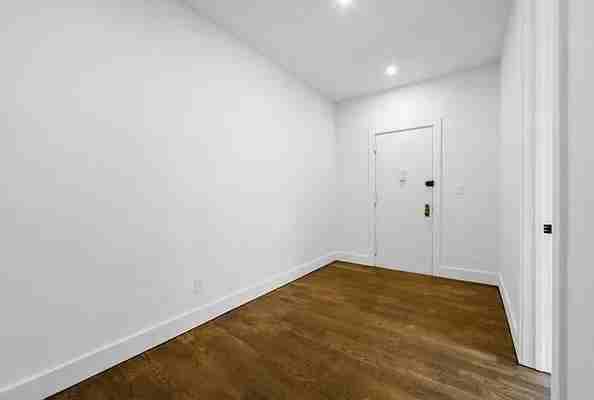 Tiemann Pl #2C - Photo 7 of 8