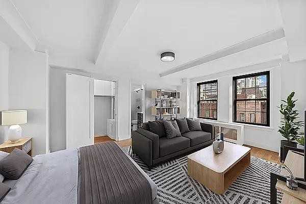 E 67th St #9D - Photo 5 of 9