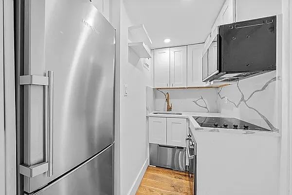 E 67th St #9D - Photo 6 of 9