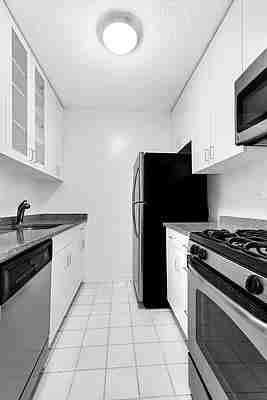 W 87th St #4H - Photo 4 of 20