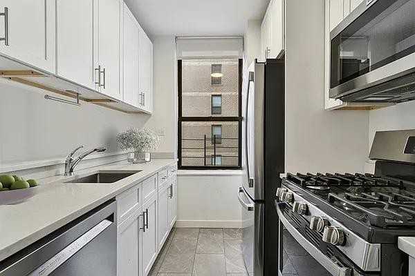 W 87th St #5E - Photo 5 of 13