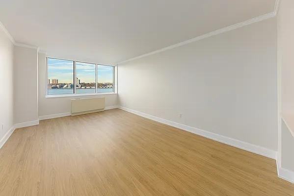 Riverside Blvd #1217 - Photo 2 of 7