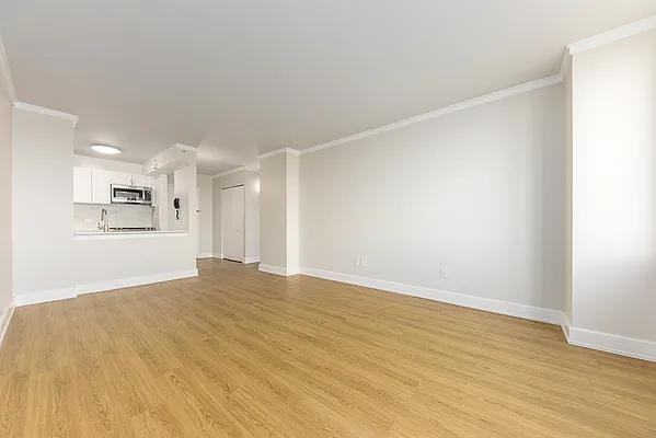 Riverside Blvd #1217 - Photo 3 of 7