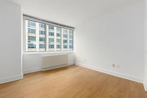 Riverside Blvd #1227 - Photo 3 of 18