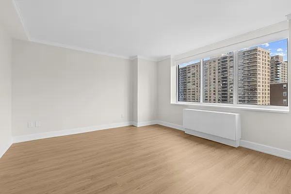 Riverside Blvd #1607 - Photo 3 of 18