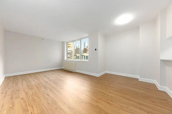 Riverside Blvd #1607 - Photo 6 of 18