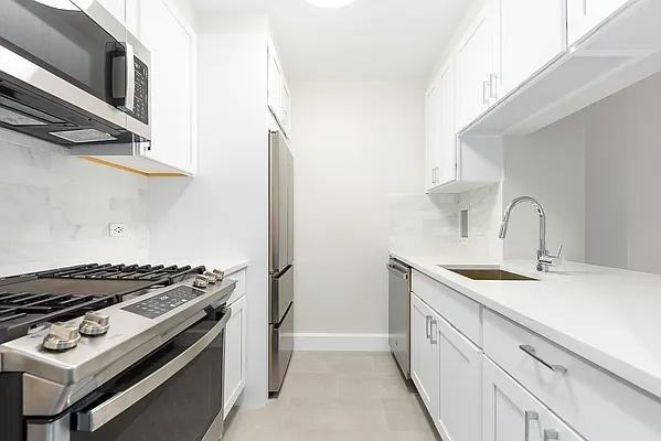 Riverside Blvd #1021 - Photo 4 of 10