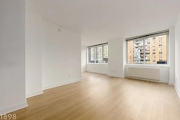 Riverside Blvd #1021 - Photo 7 of 10