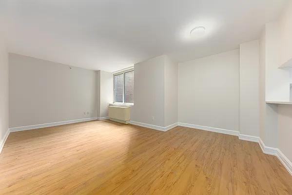 Riverside Blvd #907 - Photo 2 of 5