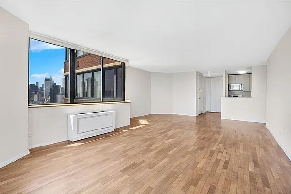 E 75th St #39B - Photo 3 of 20