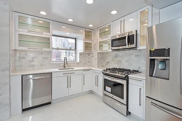 E 73rd St #19E - Photo 4 of 20