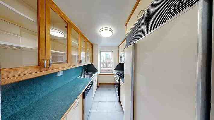 E 73rd St #PHA - Photo 2 of 20