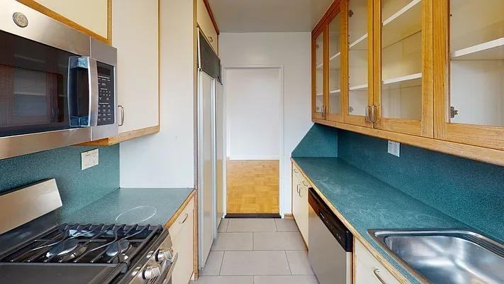 E 73rd St #PHA - Photo 3 of 20